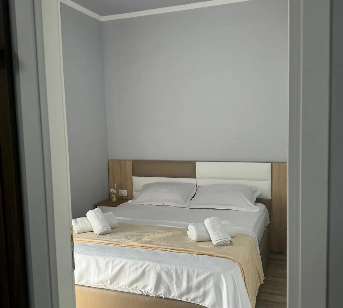 L&R Nest Daire Tiran Arnavutluk
